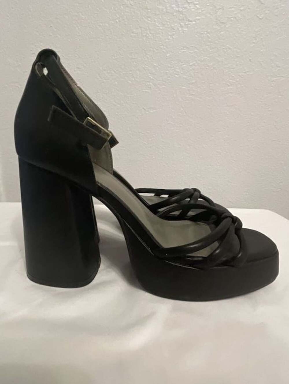 Y2K Black Strappy Platform Block Heel Sandals Size 8.5
Chunky
Party
Prom